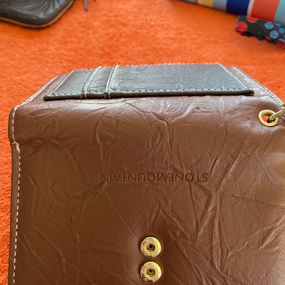 Stone Mountain brown leather wallet with strap - Picture 3 of 4